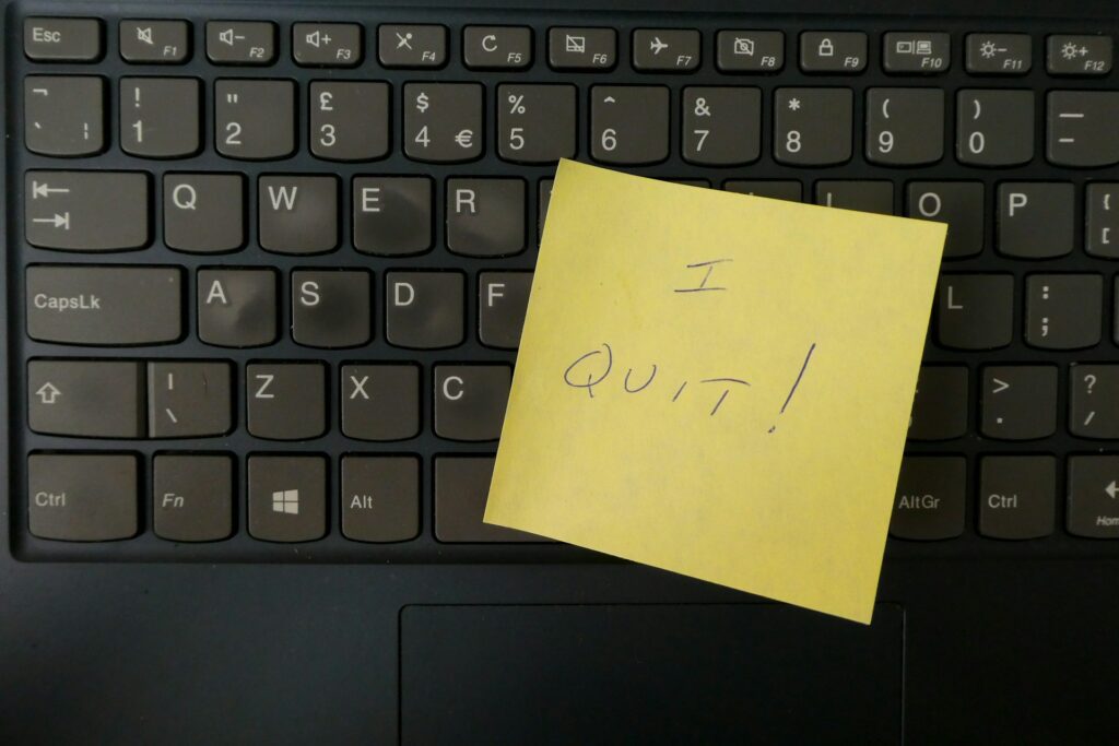 A post-it note of quitting